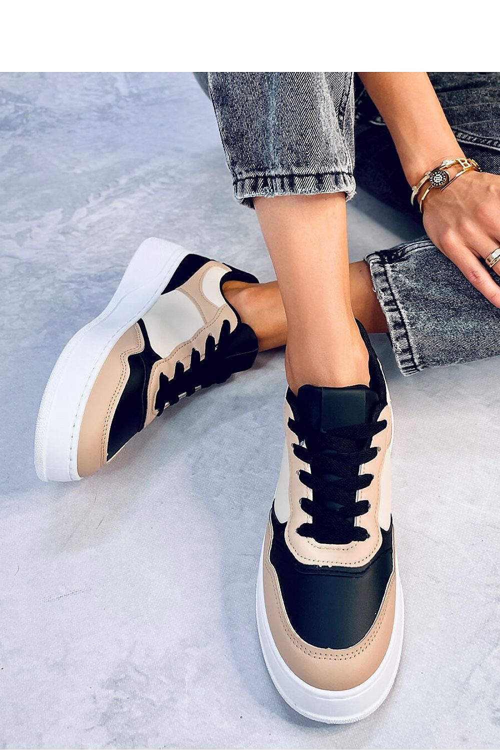 Sports shoes model 184237 Inello