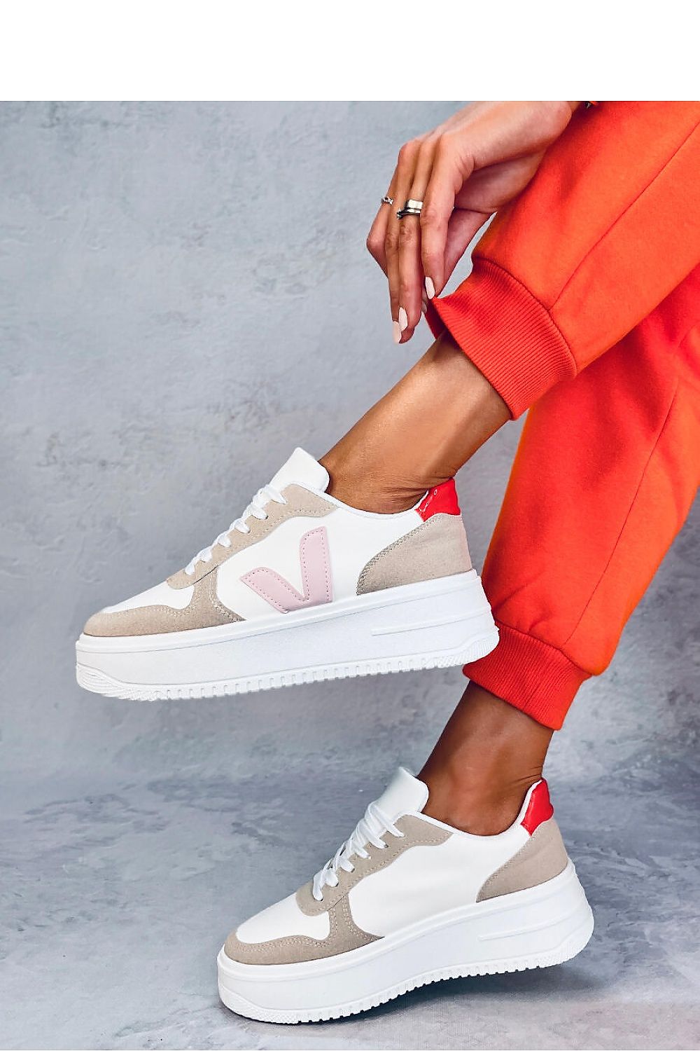 Sports shoes model 184253 Inello