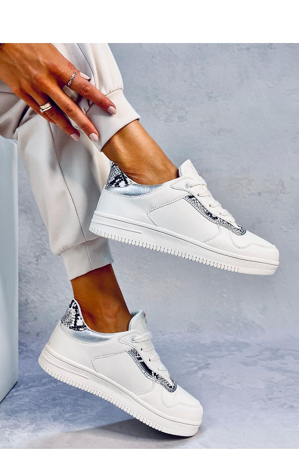 Sports shoes model 184263 Inello