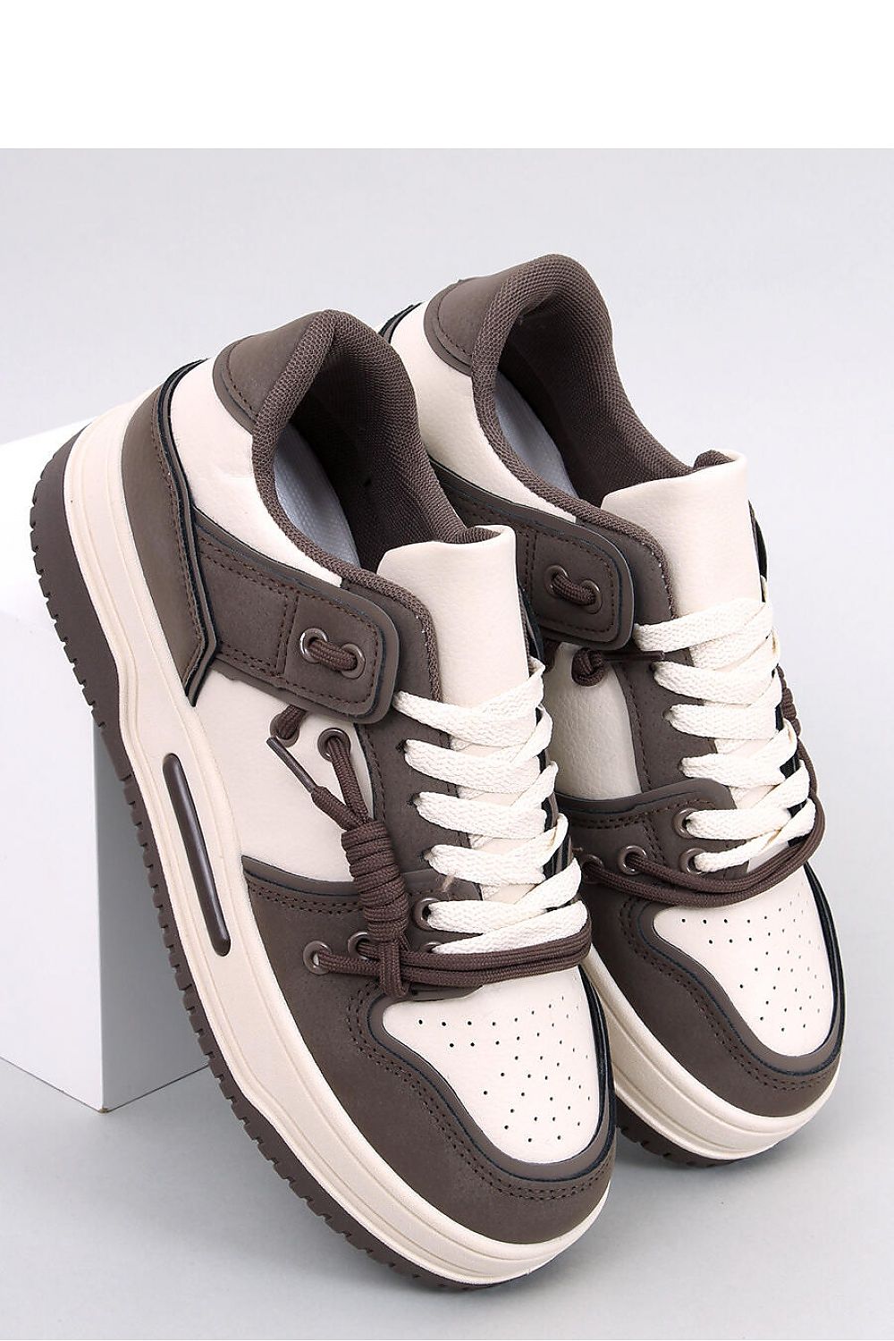 Sports shoes model 184357 Inello