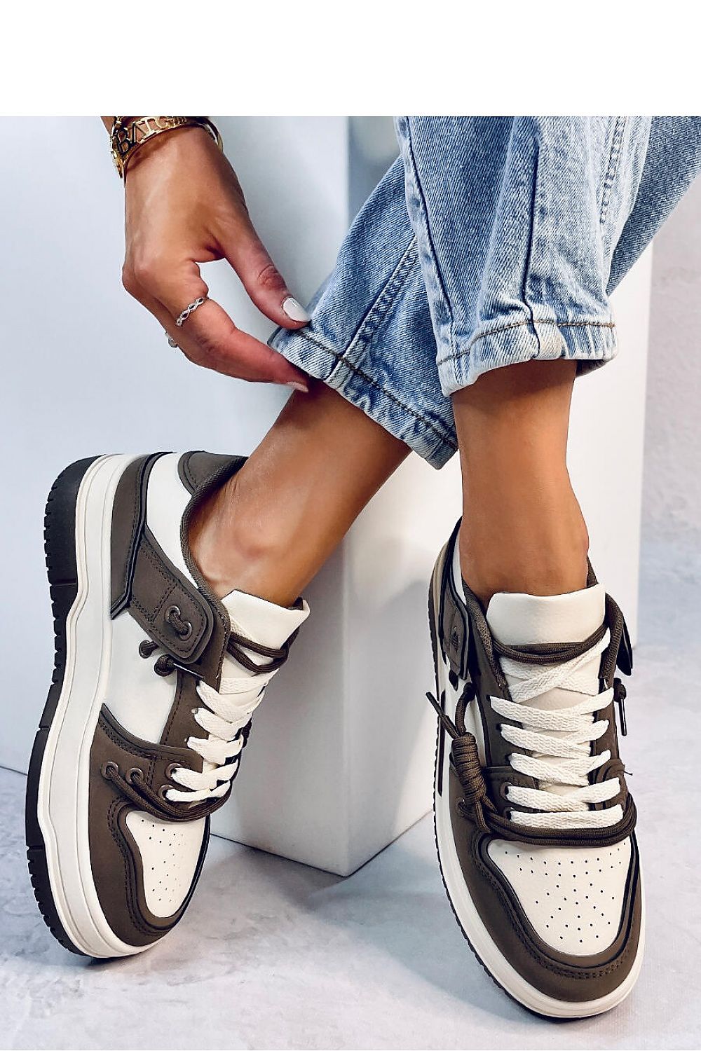 Sports shoes model 184357 Inello