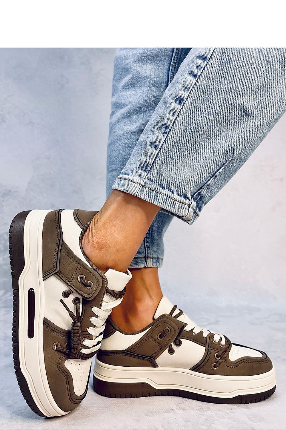 Sports shoes model 184357 Inello