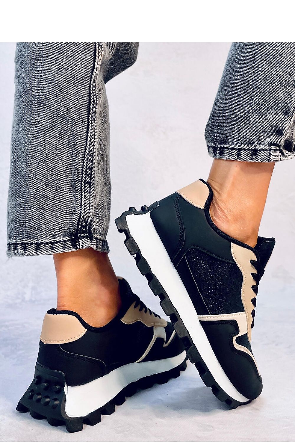 Sports shoes model 184364 Inello