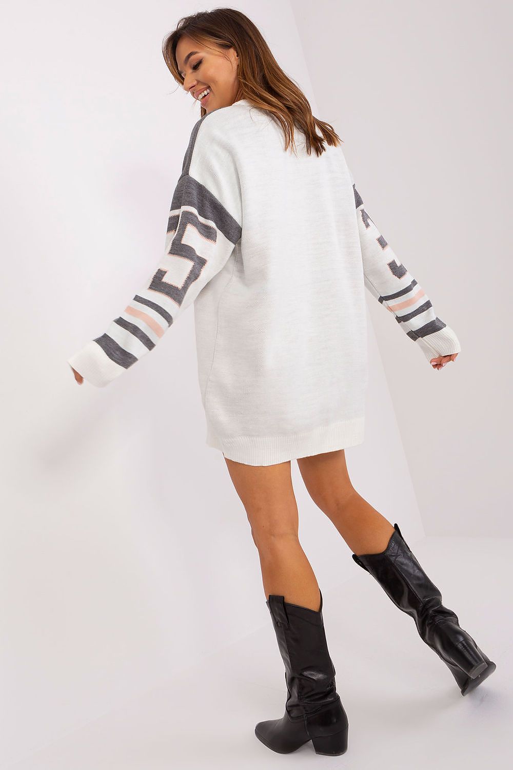Long sweater model 185413 Badu