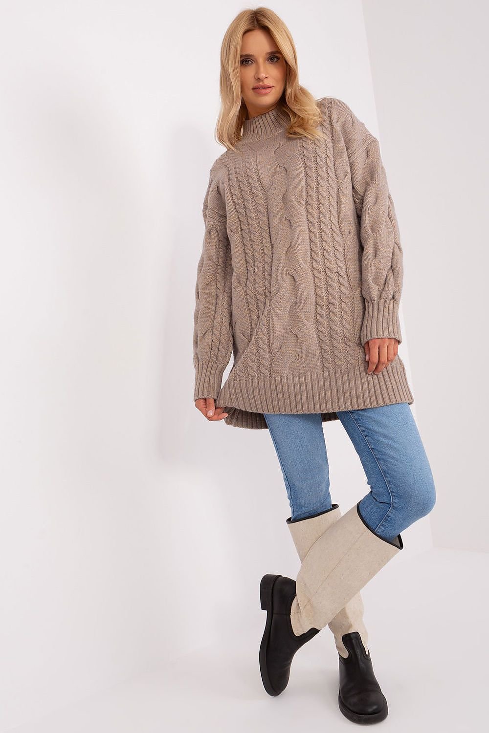 Long sweater model 185743 AT