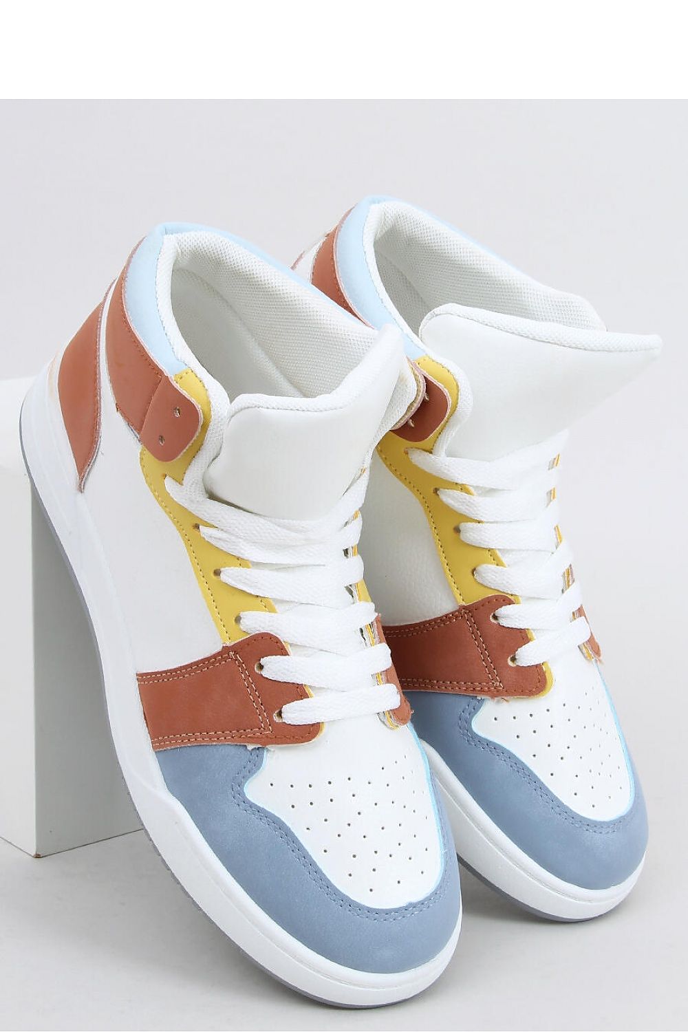 Sports shoes model 186273 Inello